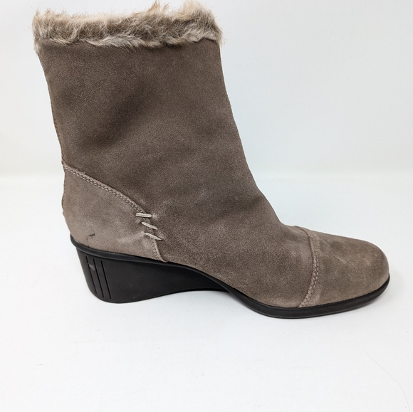 Women's suede Aeropostale boots, size 9. Tan. Two inch wedge heel. - Picture 2 of 13